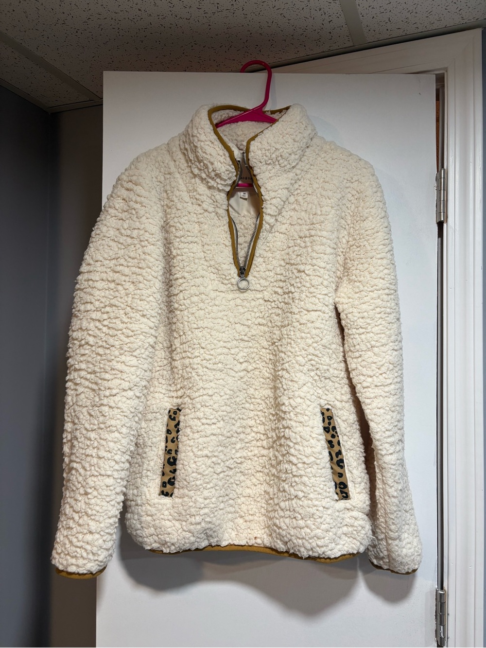 Like new Sherpa pull over size medium